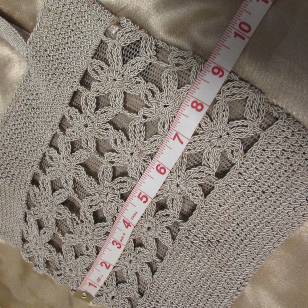 Adorable Woven Handbag - Picture 5 of 8